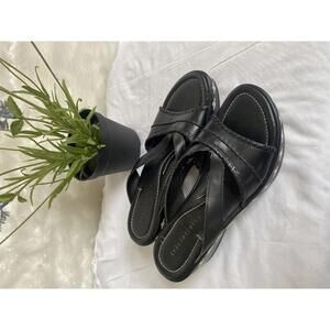 Relativity Black Leather Wedge Sandals with White Stitch Detailing Size 8.5